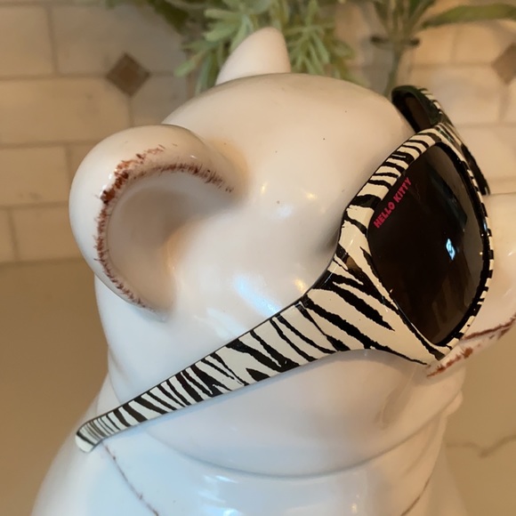 HELLO KITTY ZEBRA & DAISY GIRLS 😎 SUNGLASSES - Picture 3 of 8
